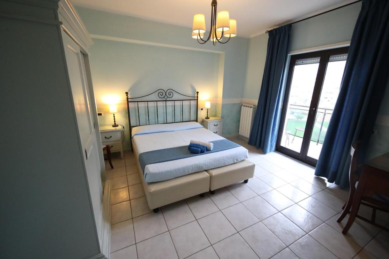 Le Terrazze B&B Формия Екстериор снимка